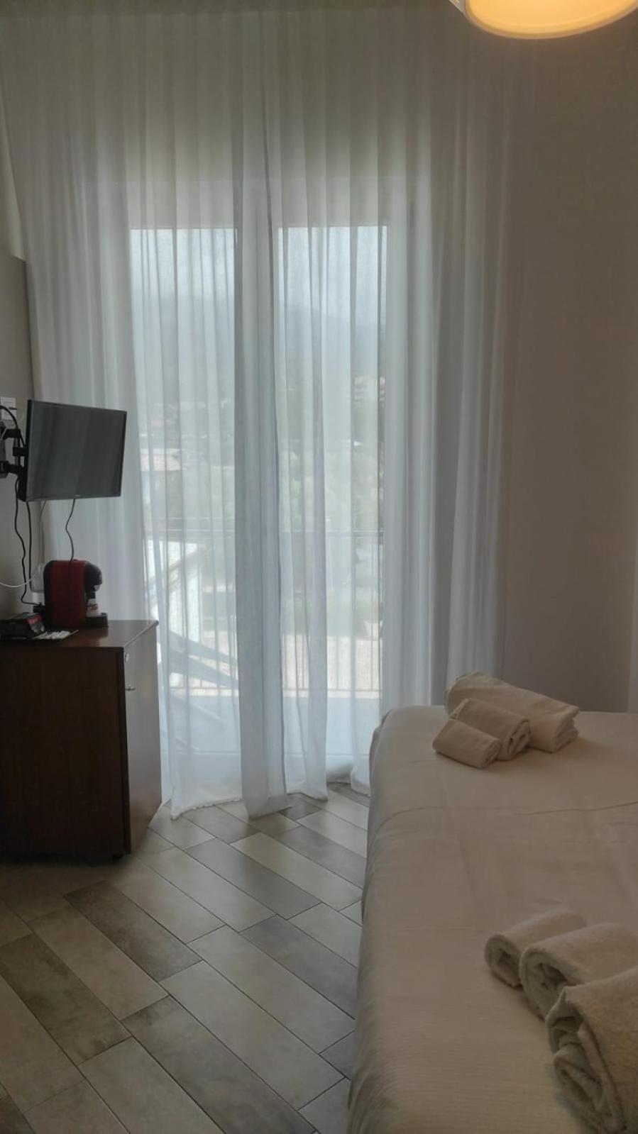 La Perla Del Tirreno Guest House Sapri Esterno foto